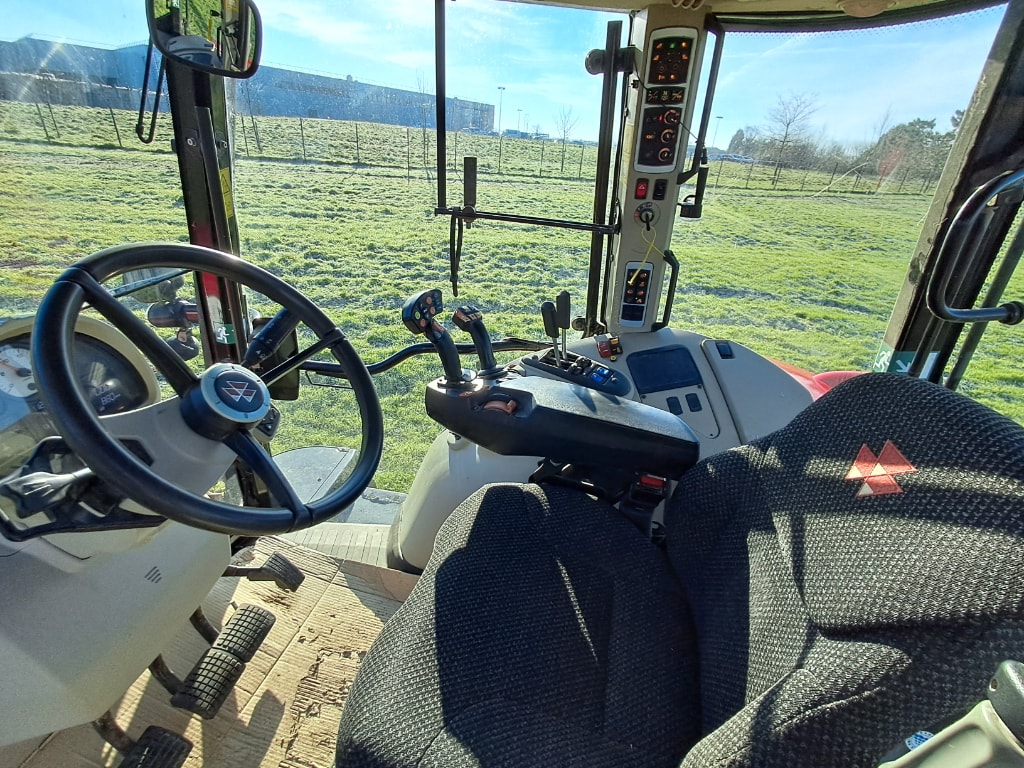 Tracteur MASSEY FERGUSON 6713 S - photo slide 8