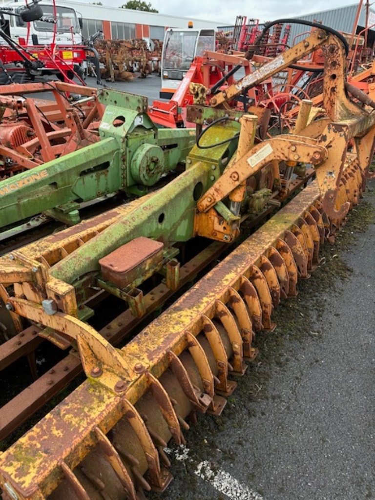 Herse rotative AMAZONE RE 40 - photo slide 1