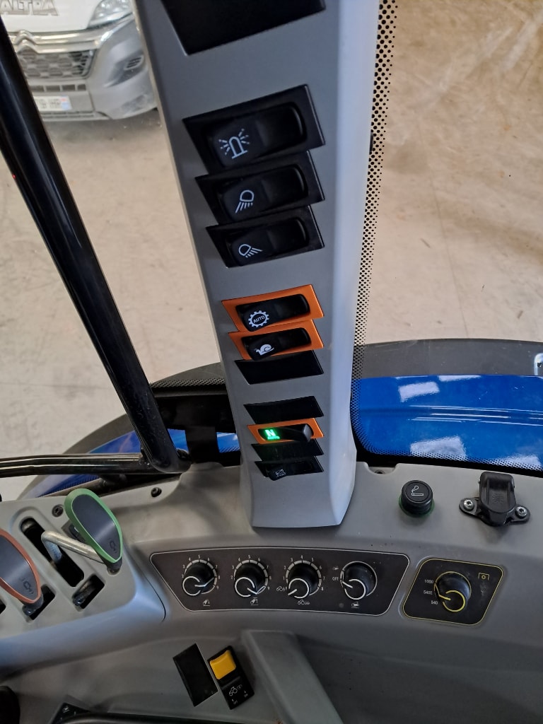 Tracteur VALTRA A105 MH4 - photo slide 15