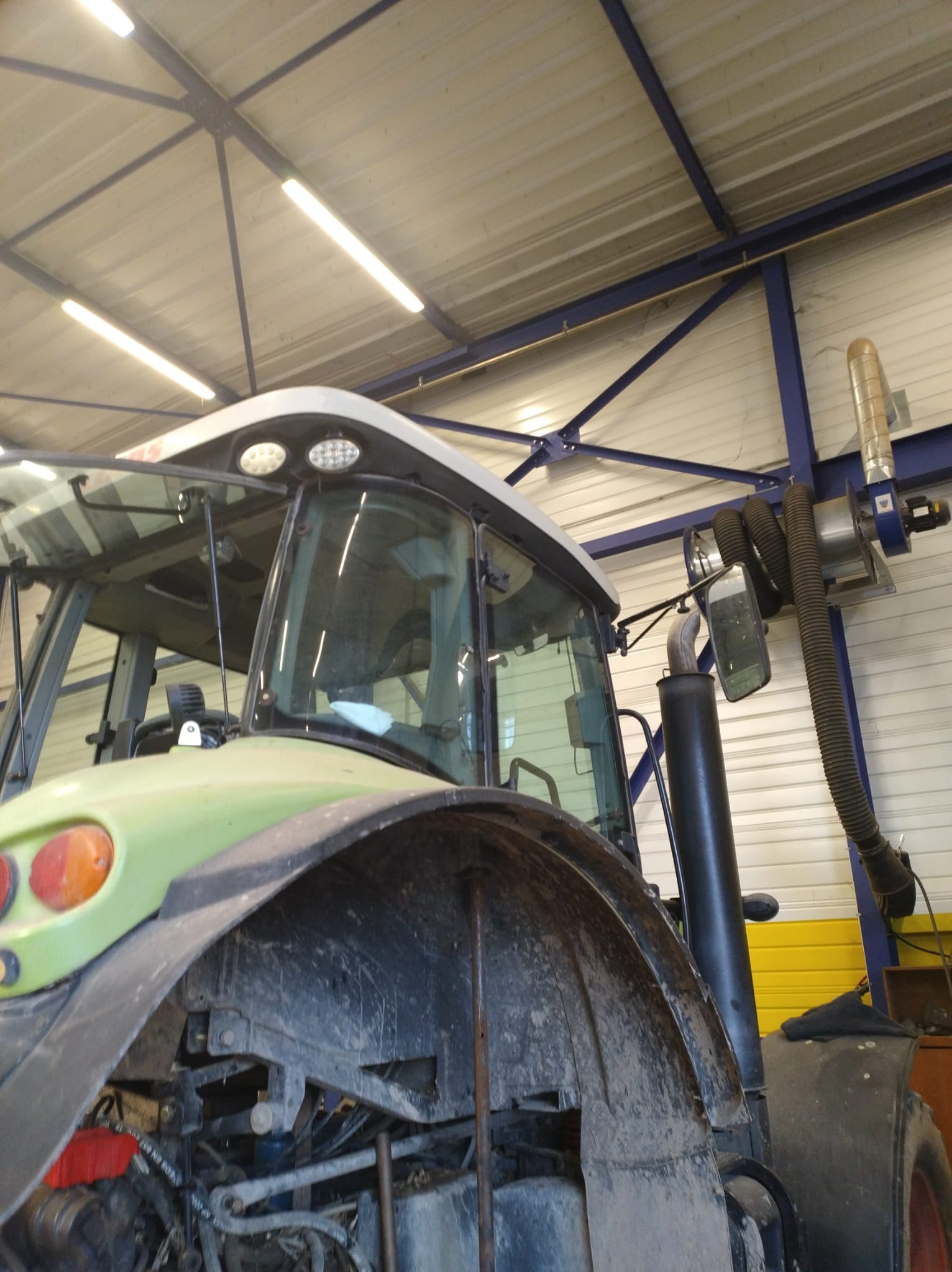 Tracteur CLAAS AXION 840 - photo slide 5