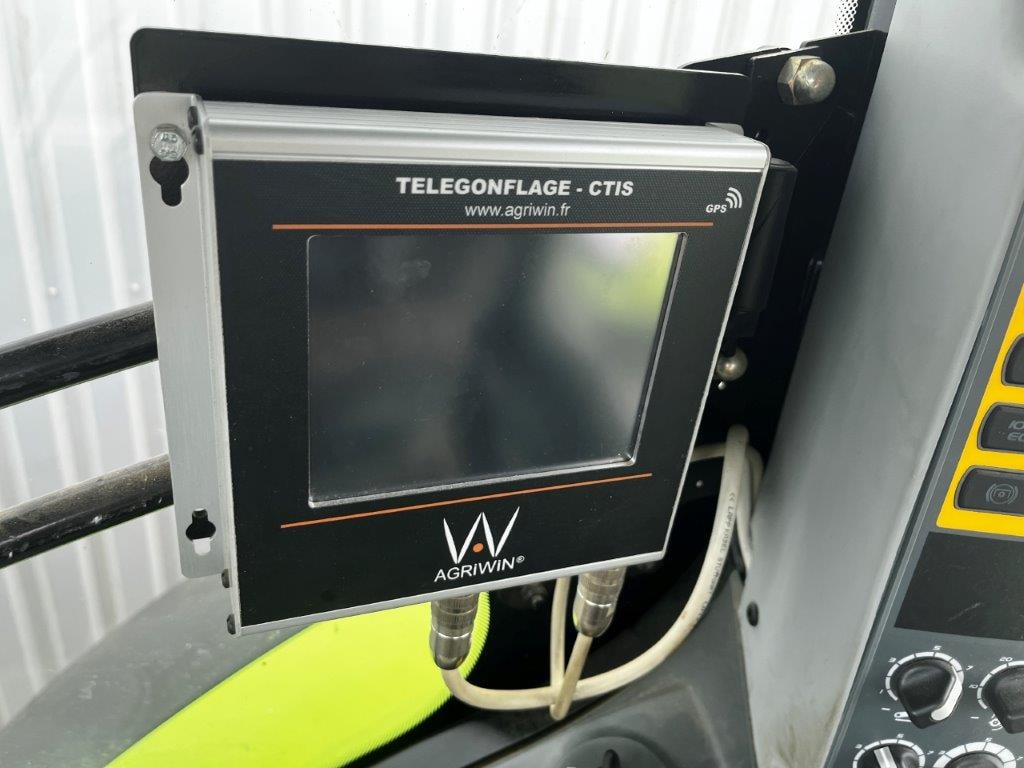 Tracteur CLAAS AXION 850 - photo slide 17