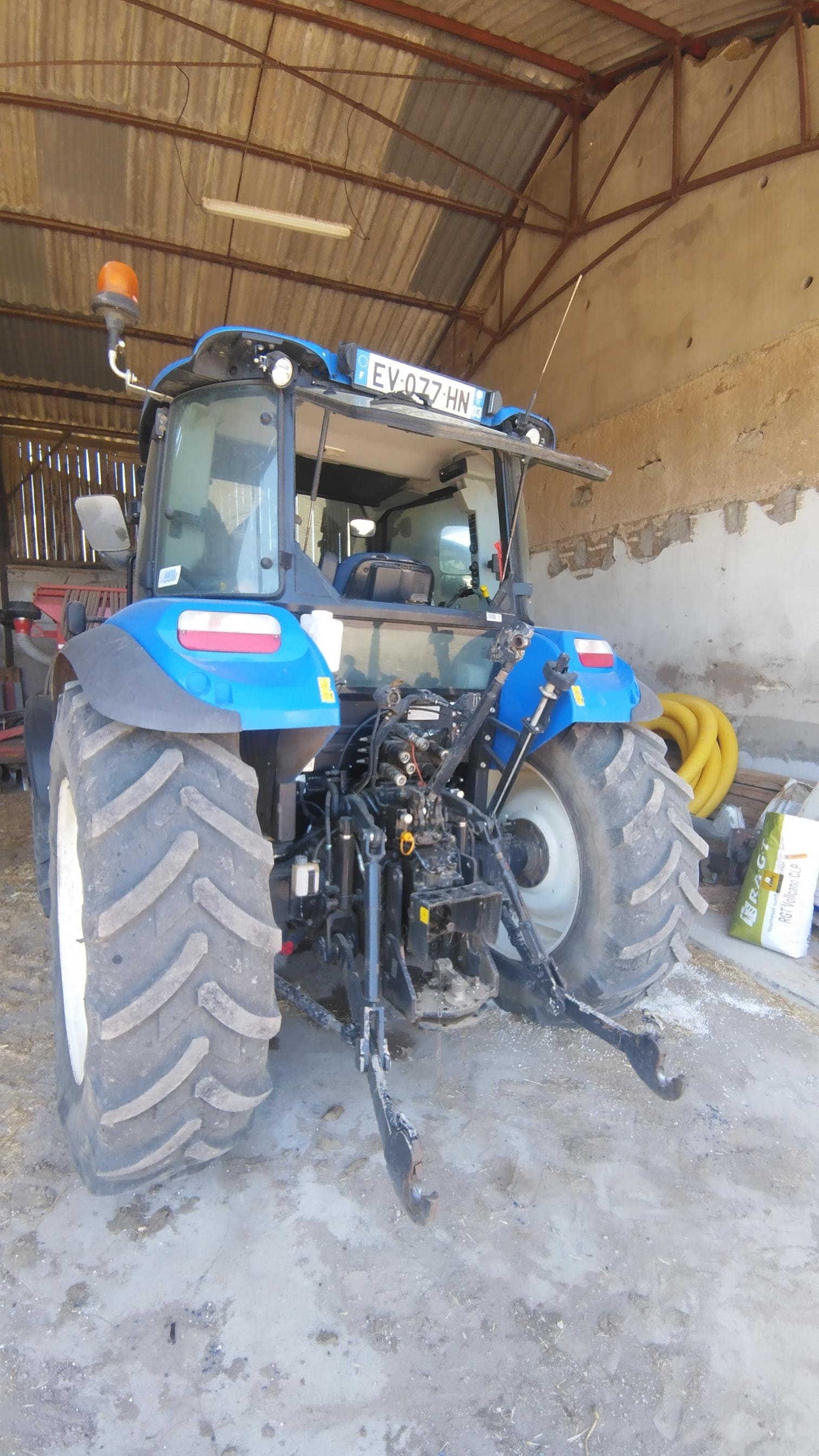 Tracteur NEW HOLLAND T5.85 DUAL COMMAND - photo slide 4