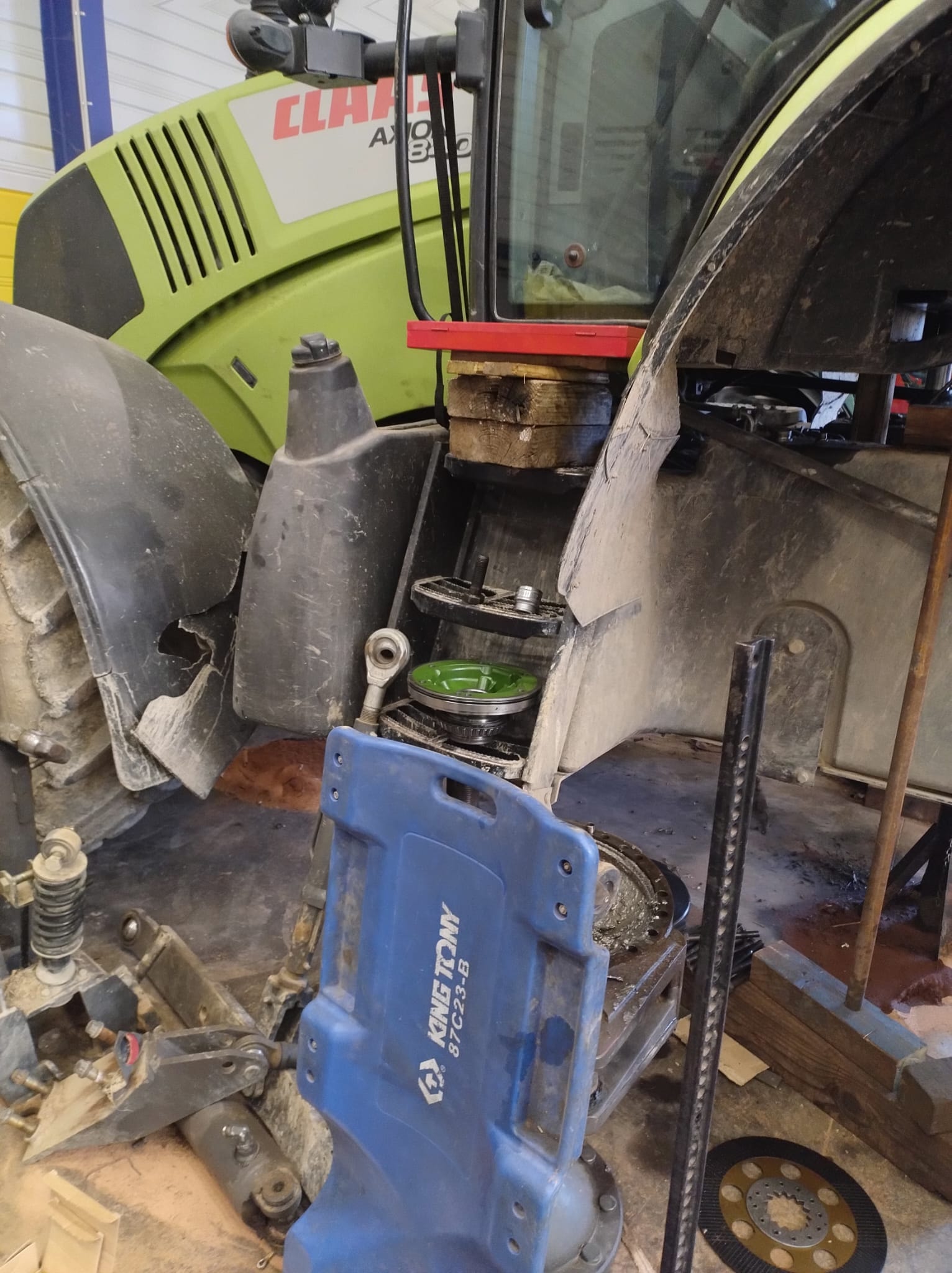 Tracteur CLAAS AXION 840 - photo slide 11