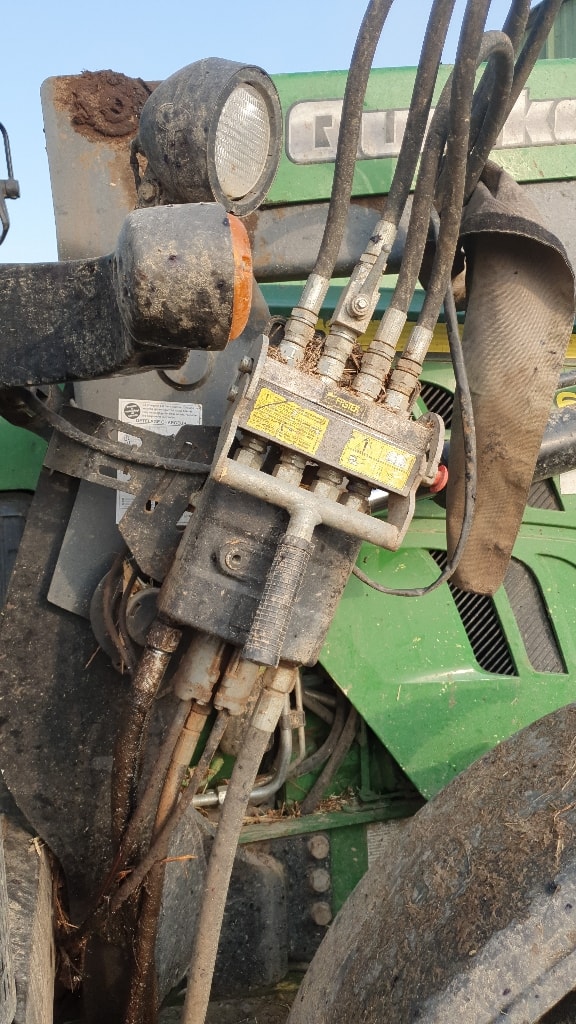 Tracteur chargeur JOHN DEERE 6115M - photo slide 9