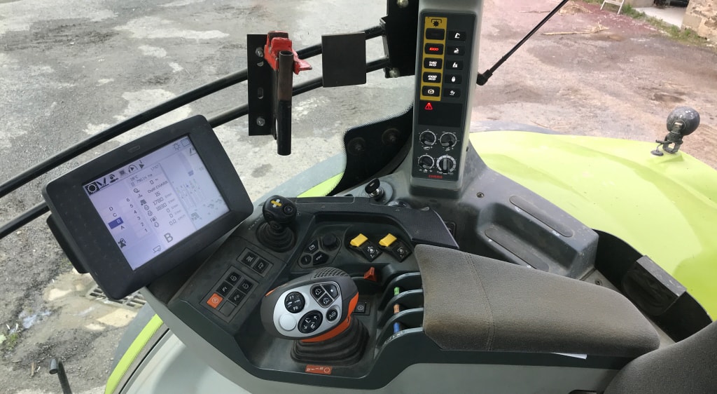 Tracteur CLAAS AXION 810 CEBIS - photo slide 13