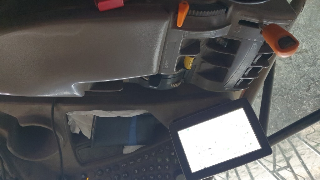 Tracteur chargeur JOHN DEERE 6105R - photo slide 13