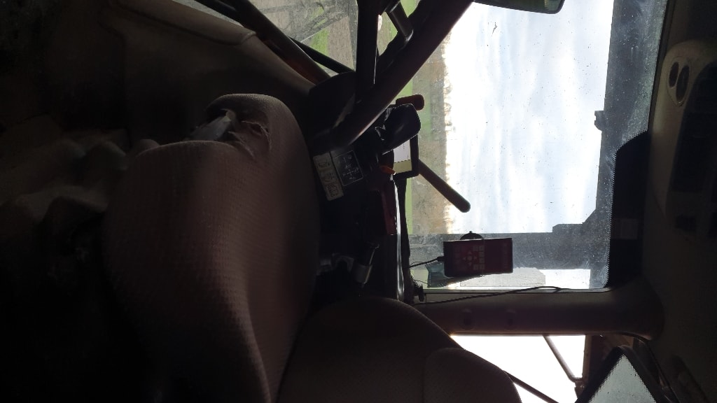 Tracteur chargeur JOHN DEERE 6105R - photo slide 11