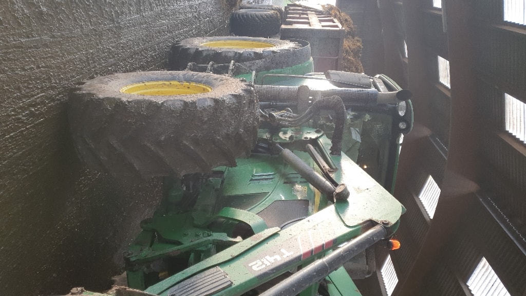 Tracteur chargeur JOHN DEERE 6105R - photo slide 2