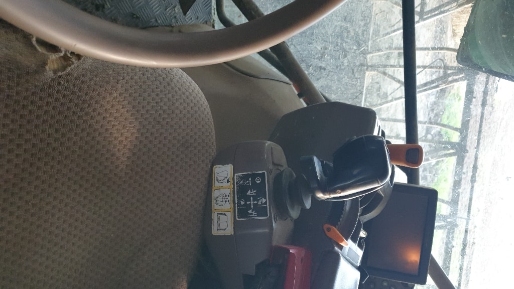 Tracteur chargeur JOHN DEERE 6105R - photo slide 8