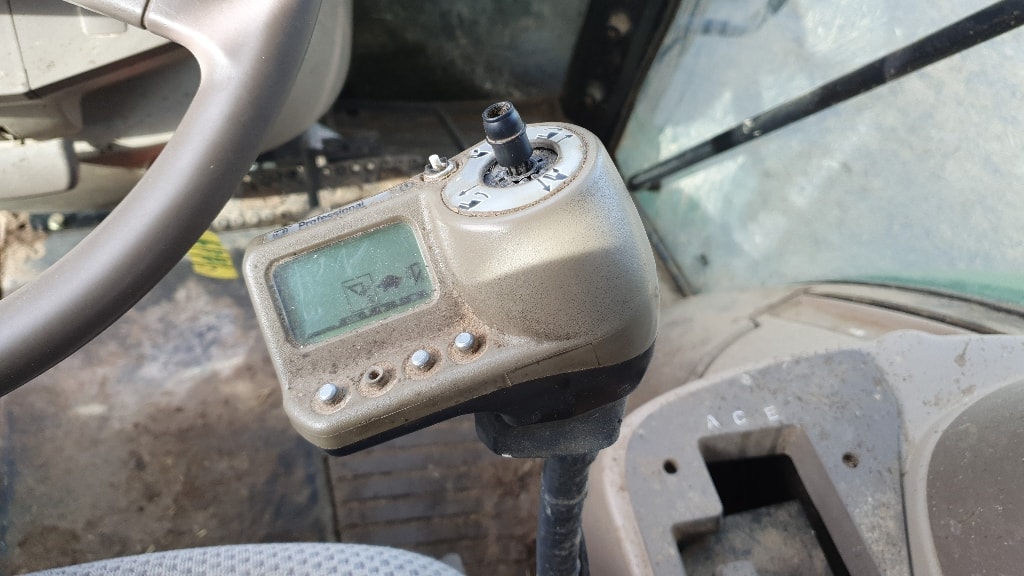 Tracteur chargeur JOHN DEERE 6090 MC - photo slide 8