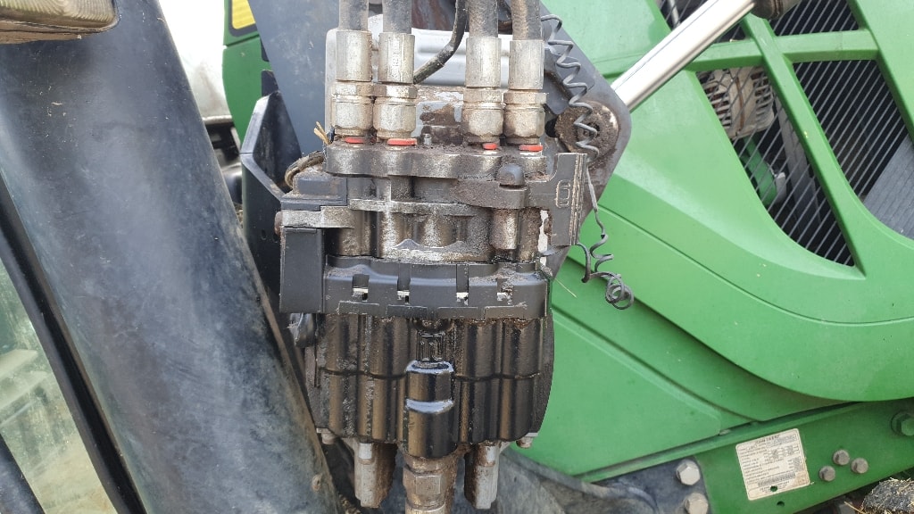 Tracteur chargeur JOHN DEERE 6090 MC - photo slide 9