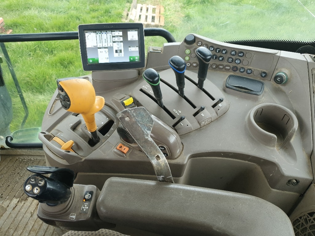 Tracteur chargeur JOHN DEERE 6120r - photo slide 19