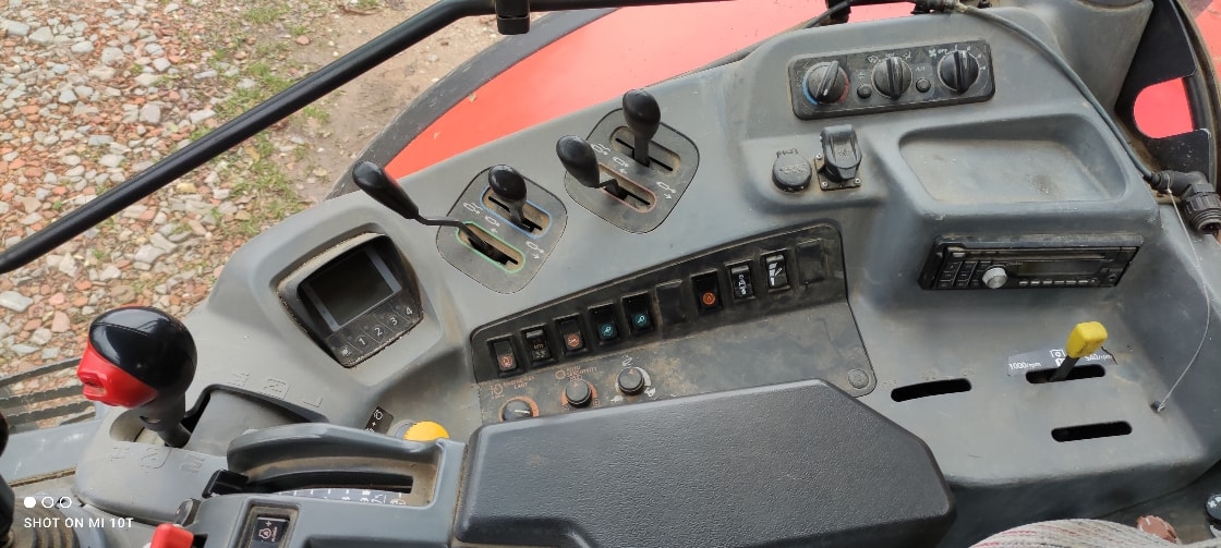 Tracteur KUBOTA MGX 135 III - photo slide 9
