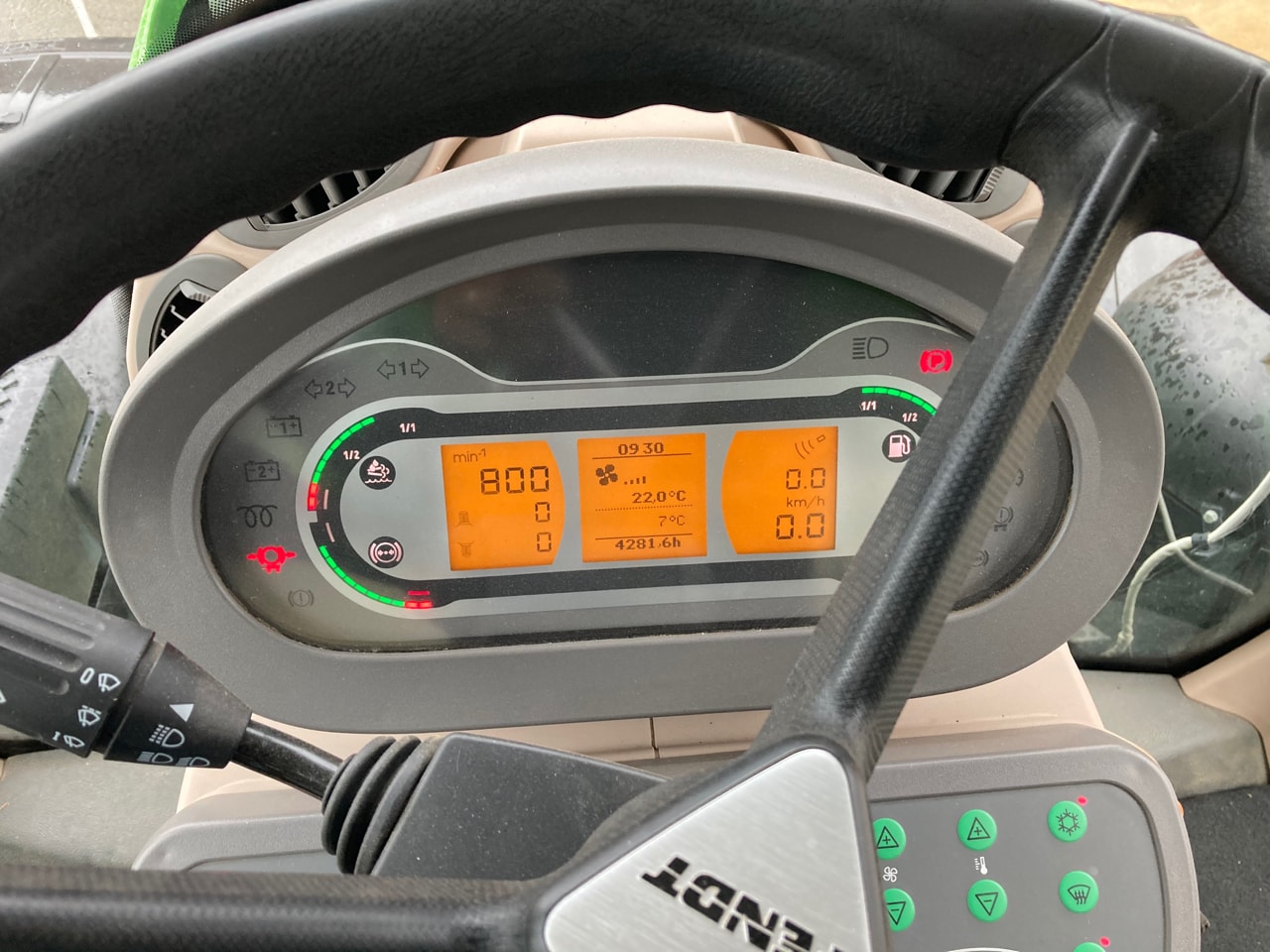 Tracteur FENDT 828 VARIO PROFI + - photo slide 20