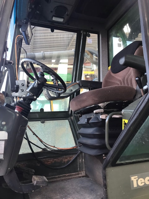 Tracteur enjambeur TECNOMA AXH110  - photo slide 8