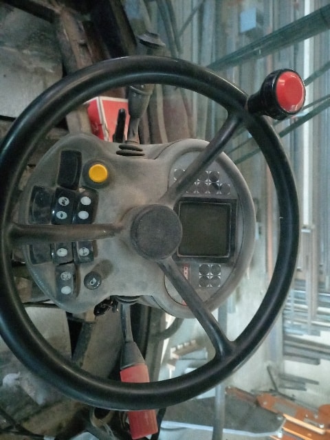Tracteur enjambeur DEROT DH 145 - photo slide 12