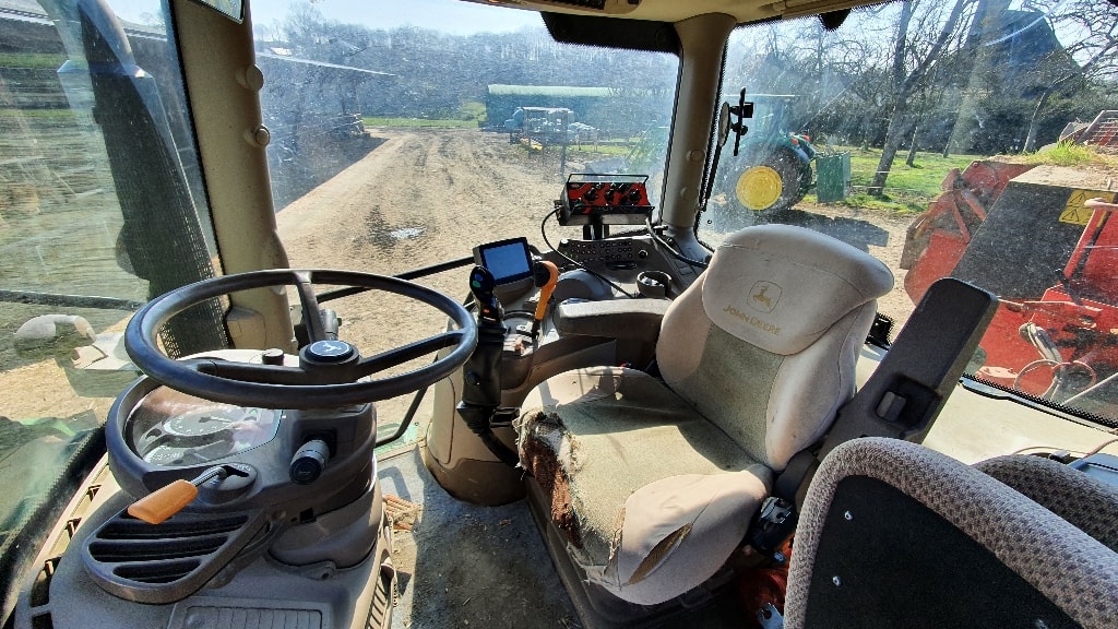 Tracteur chargeur JOHN DEERE 6115R - photo slide 9