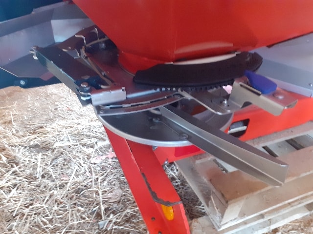 Epandeur engrais KUHN AXIS 50.1 EMC W - photo slide 6
