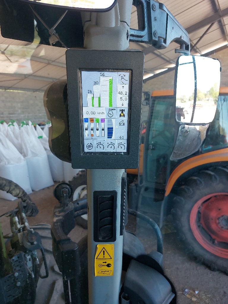 Tracteur chargeur CLAAS ARION 650 CIS+ - photo slide 17
