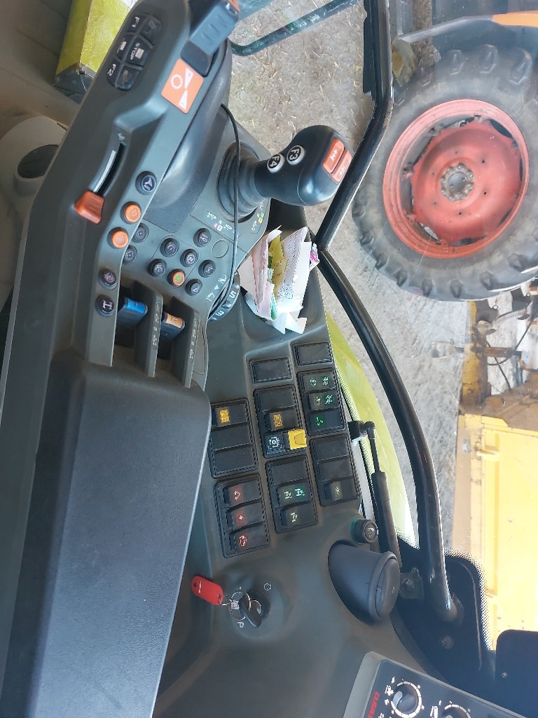 Tracteur chargeur CLAAS ARION 650 CIS+ - photo slide 15