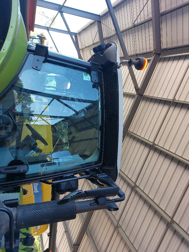 Tracteur chargeur CLAAS ARION 650 CIS+ - photo slide 6