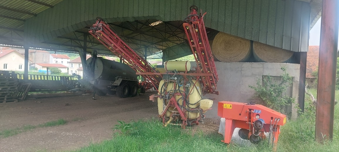 Pulverisateur HARDI 1200 - photo slide 1