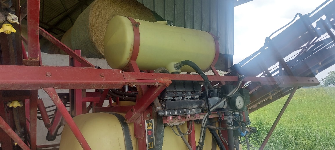 Pulverisateur HARDI 1200 - photo slide 9