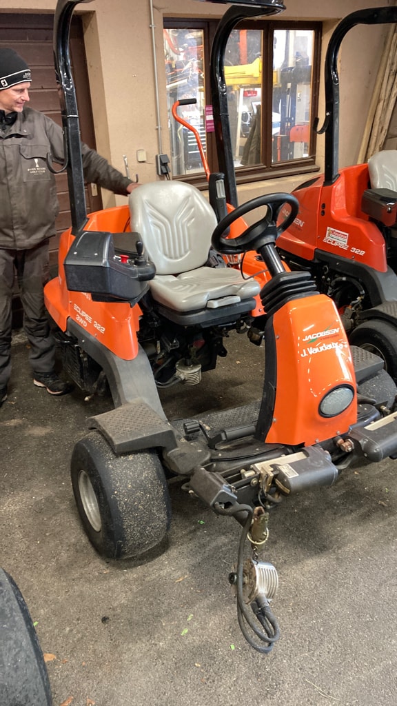 Tondeuse autoportee JACOBSEN Éclipse 322 3WD - photo slide 4