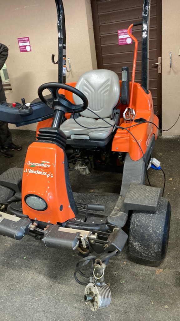 Tondeuse autoportee JACOBSEN Éclipse 322 3WD - photo slide 2