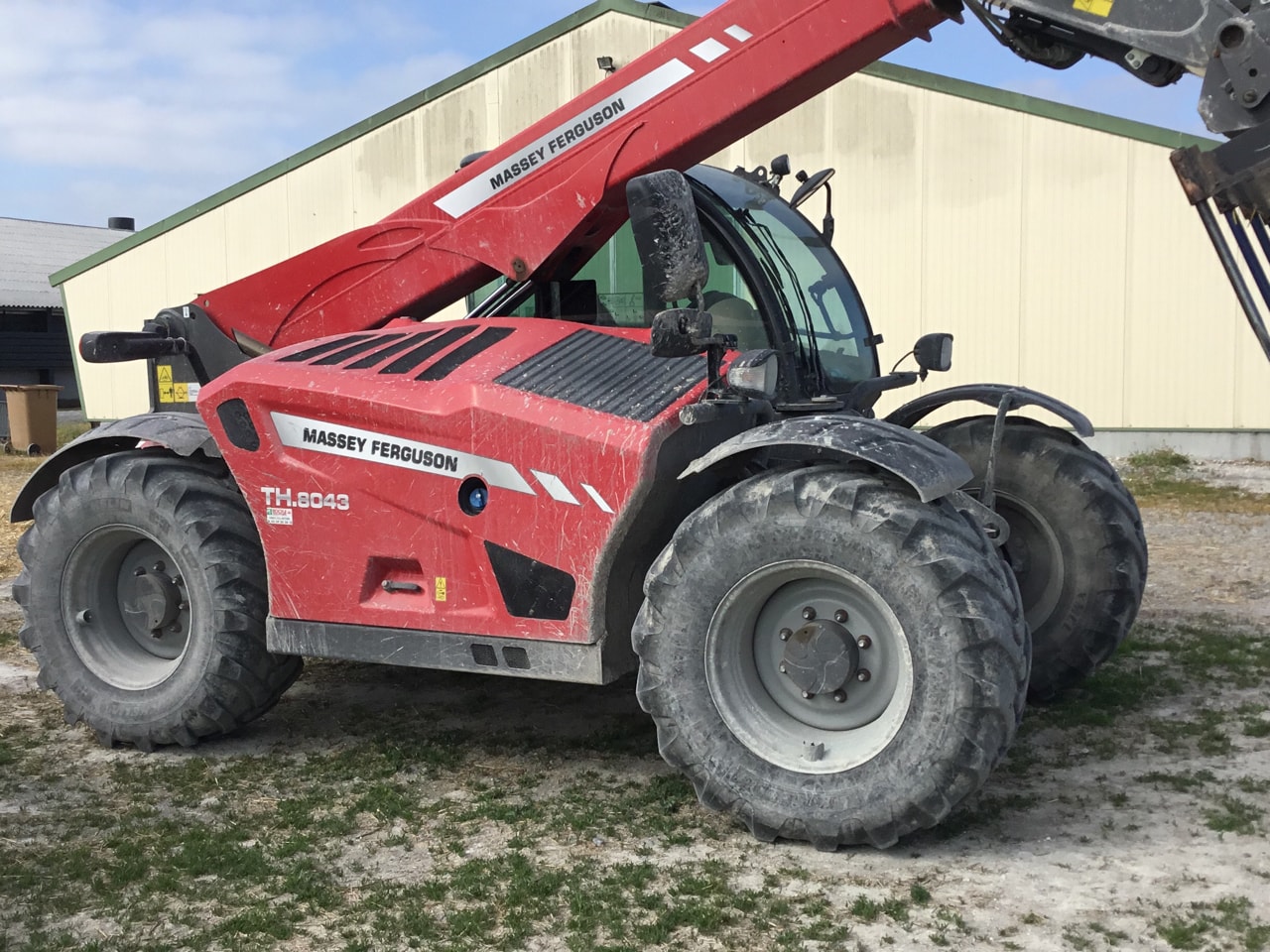 Telescopique MASSEY FERGUSON TH 8043 - photo slide 2