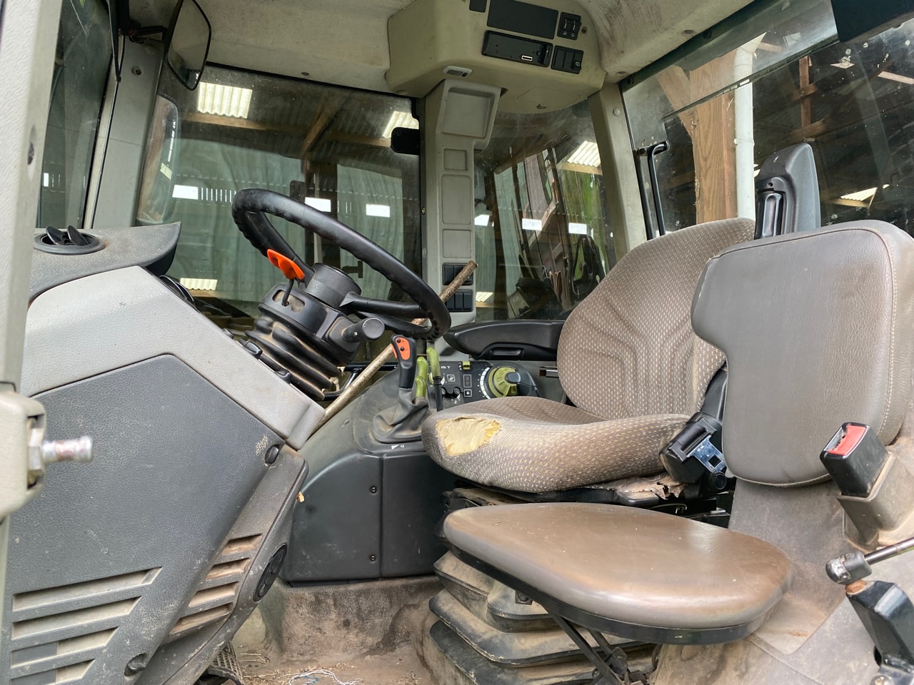 Tracteur CLAAS ARION 610 C - photo slide 9
