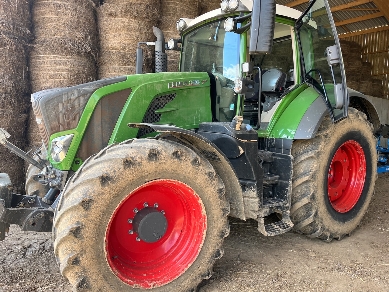 Tracteur FENDT 826 VARIO PROFI + - photo slide 2