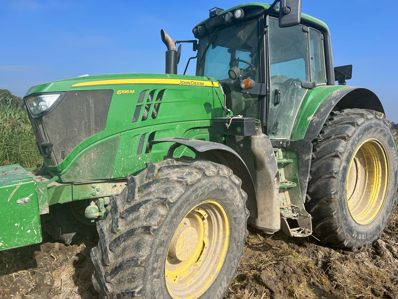 Tracteur chargeur JOHN DEERE 6195M - photo slide 1