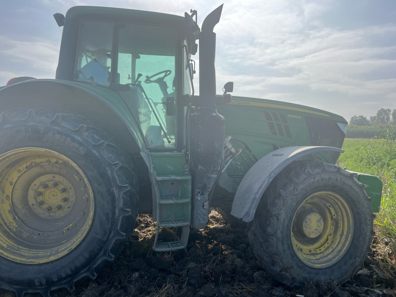 Tracteur chargeur JOHN DEERE 6195M - photo slide 3