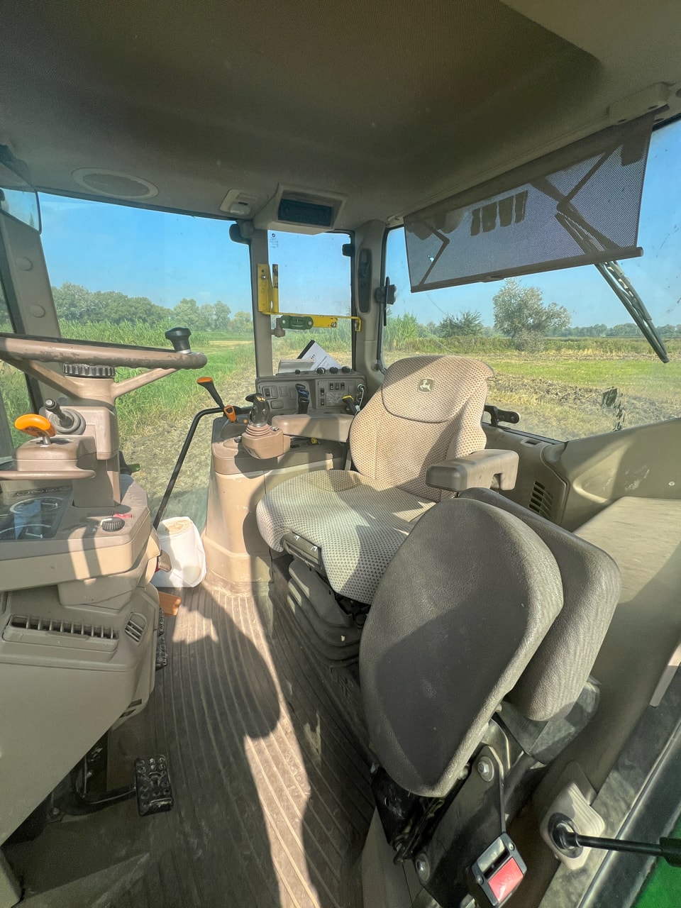 Tracteur chargeur JOHN DEERE 6195M - photo slide 11