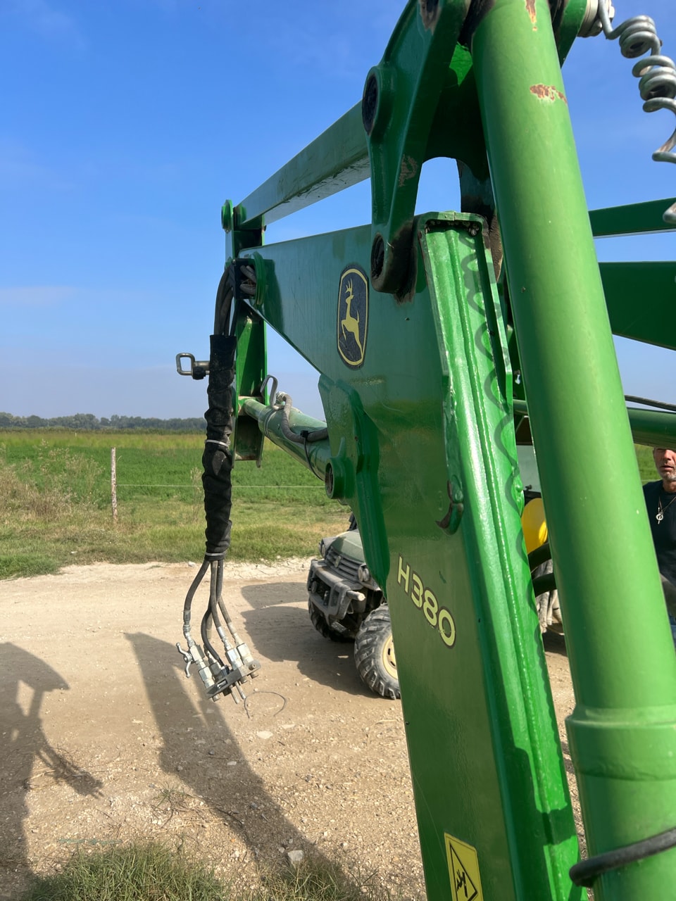 Tracteur chargeur JOHN DEERE 6195M - photo slide 14