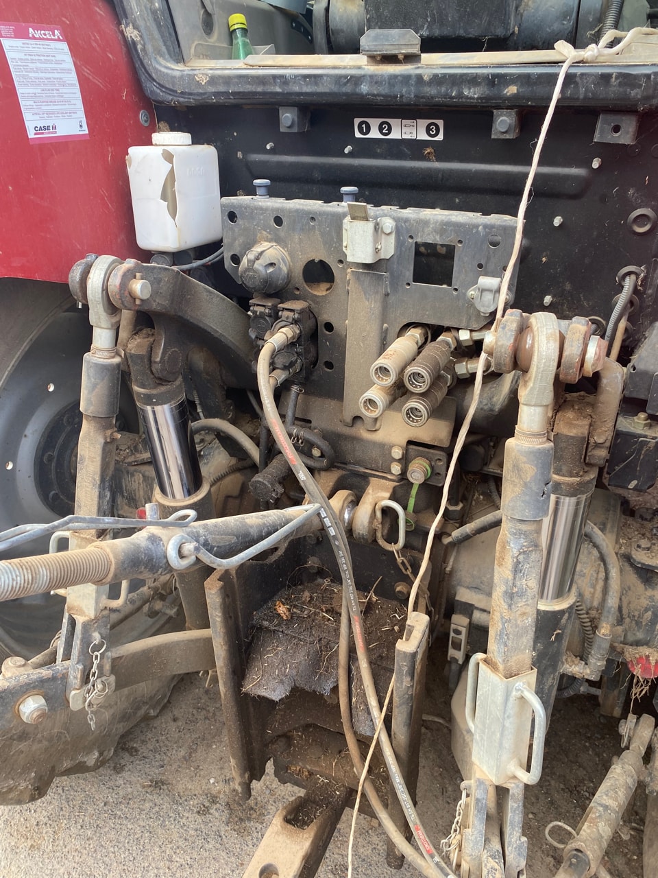 Tracteur chargeur CASE IH FARMALL 105 U PRO - photo slide 6