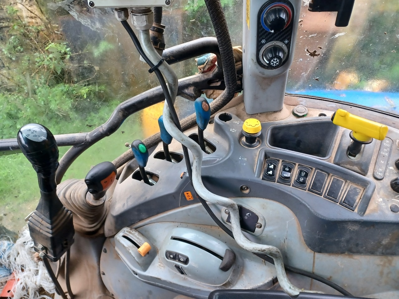 Tracteur chargeur NEW HOLLAND T5.95 Electro Command - photo slide 12