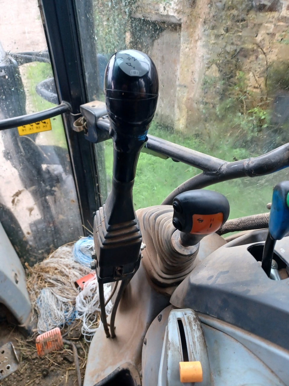 Tracteur chargeur NEW HOLLAND T5.95 Electro Command - photo slide 8