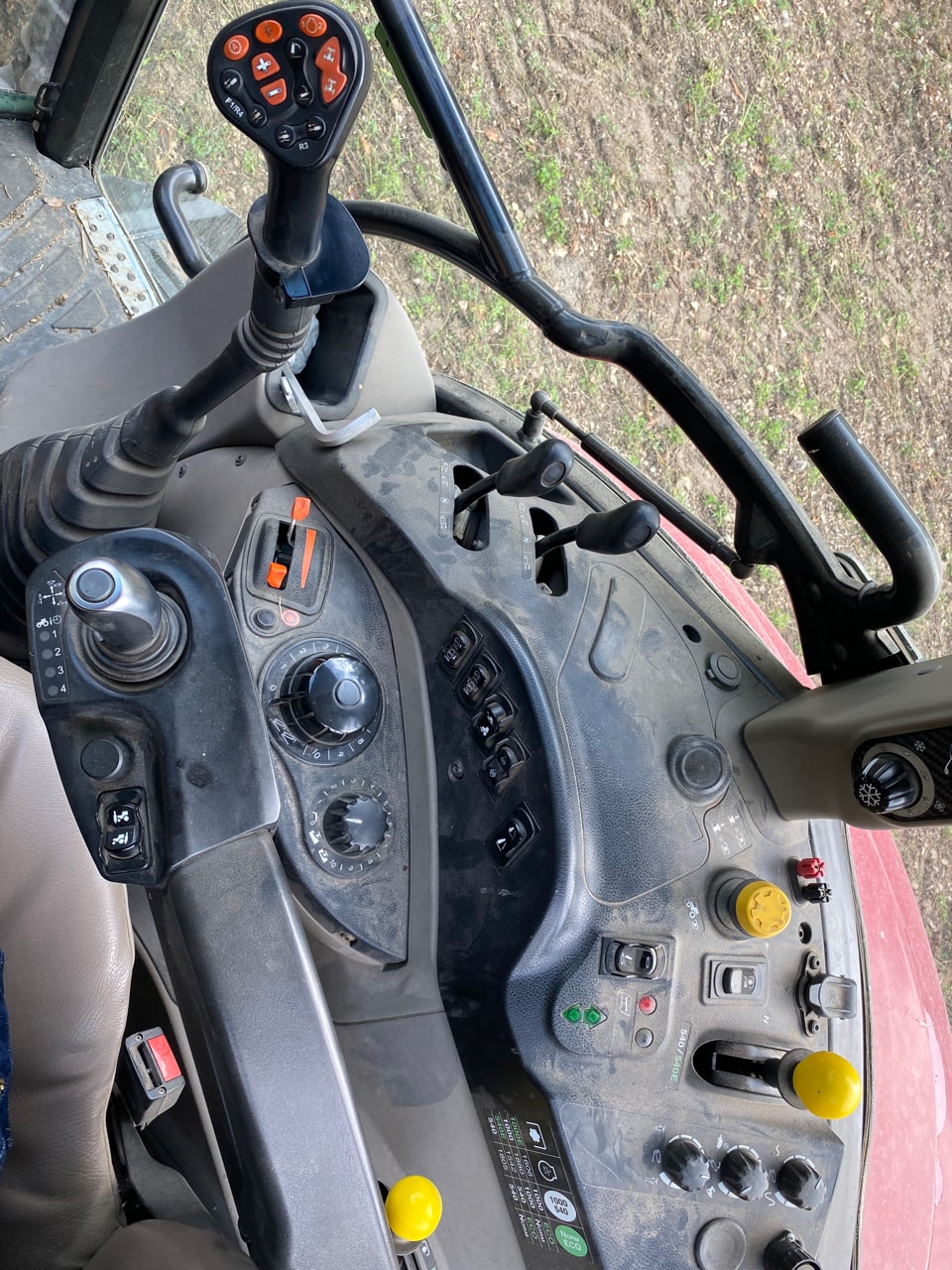 Tracteur CASE IH FARMALL 105 U PRO - photo slide 7