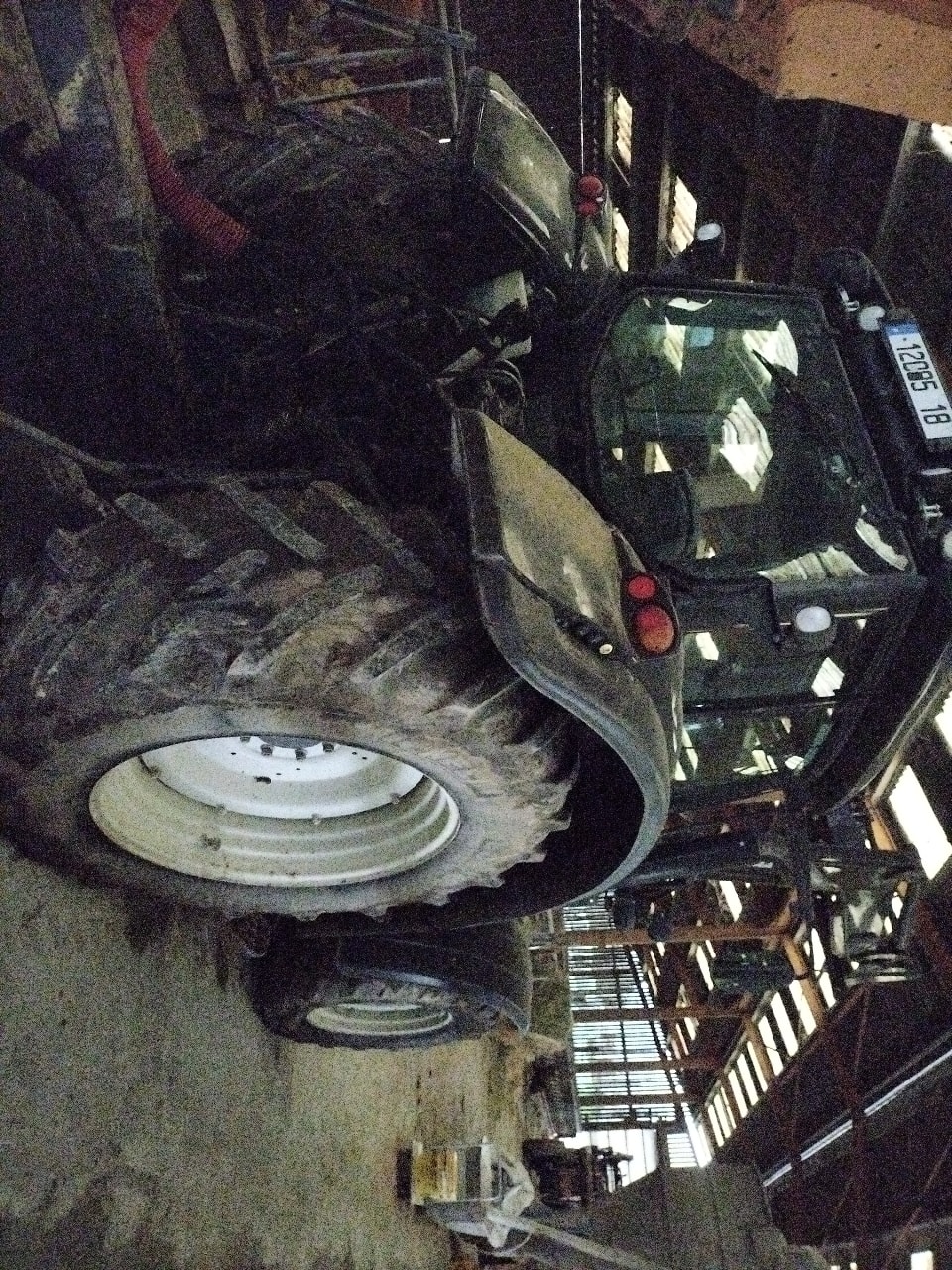Tracteur VALTRA N 143 V - photo slide 3