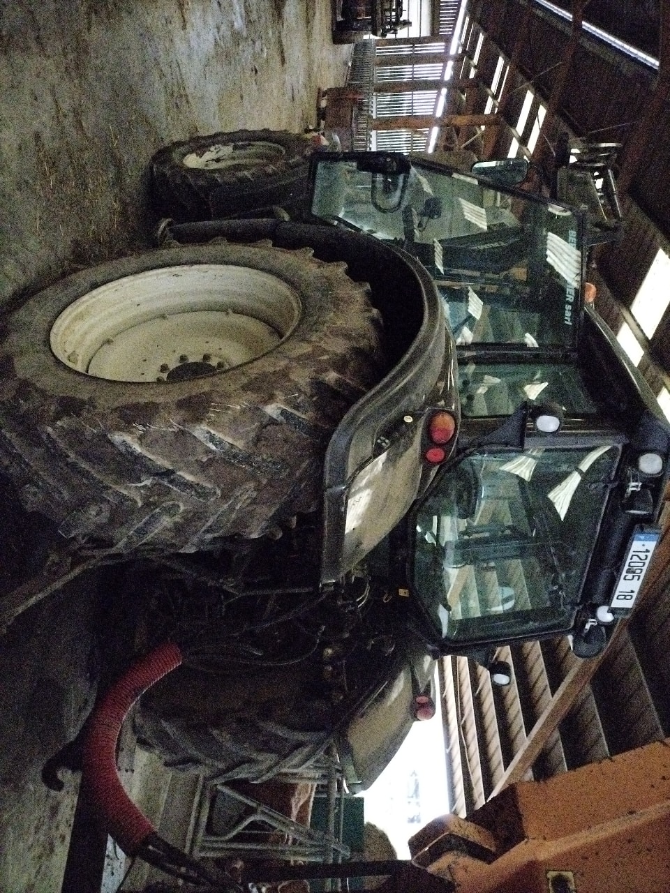 Tracteur VALTRA N 143 V - photo slide 4