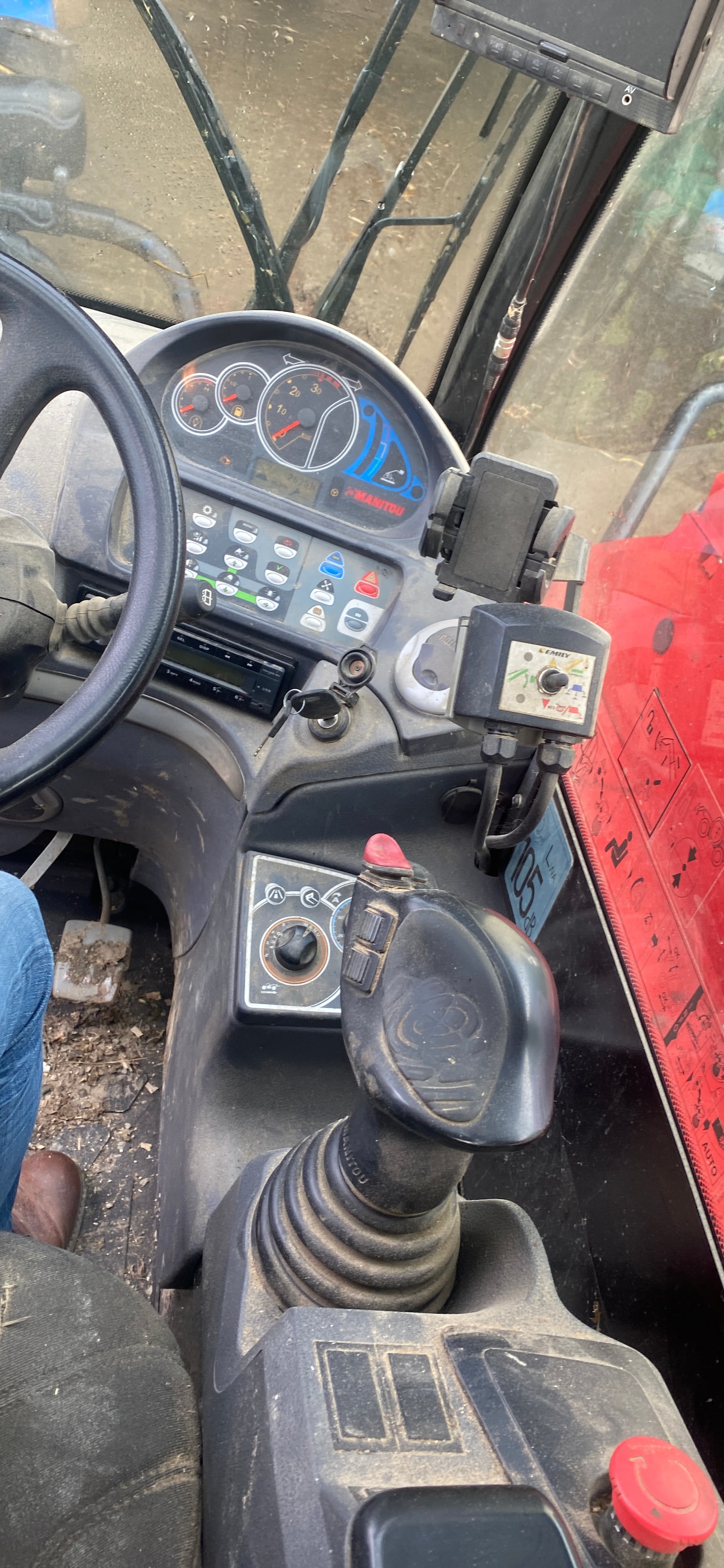 Telescopique MANITOU MLT 840-145 PS - photo slide 15