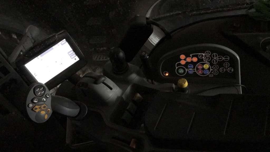 Tracteur NEW HOLLAND T8-390 - photo slide 15