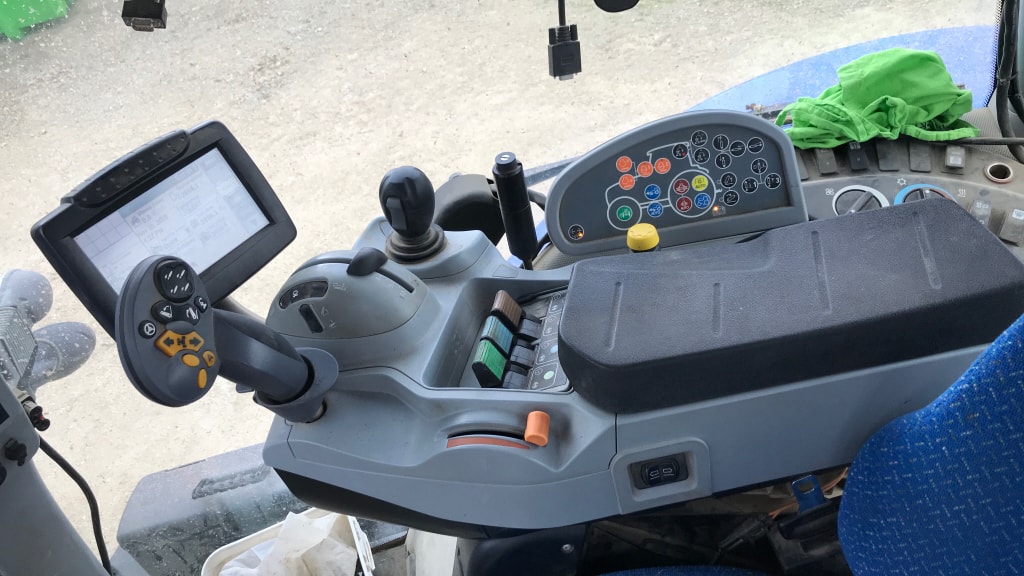 Tracteur NEW HOLLAND T8-390 - photo slide 10