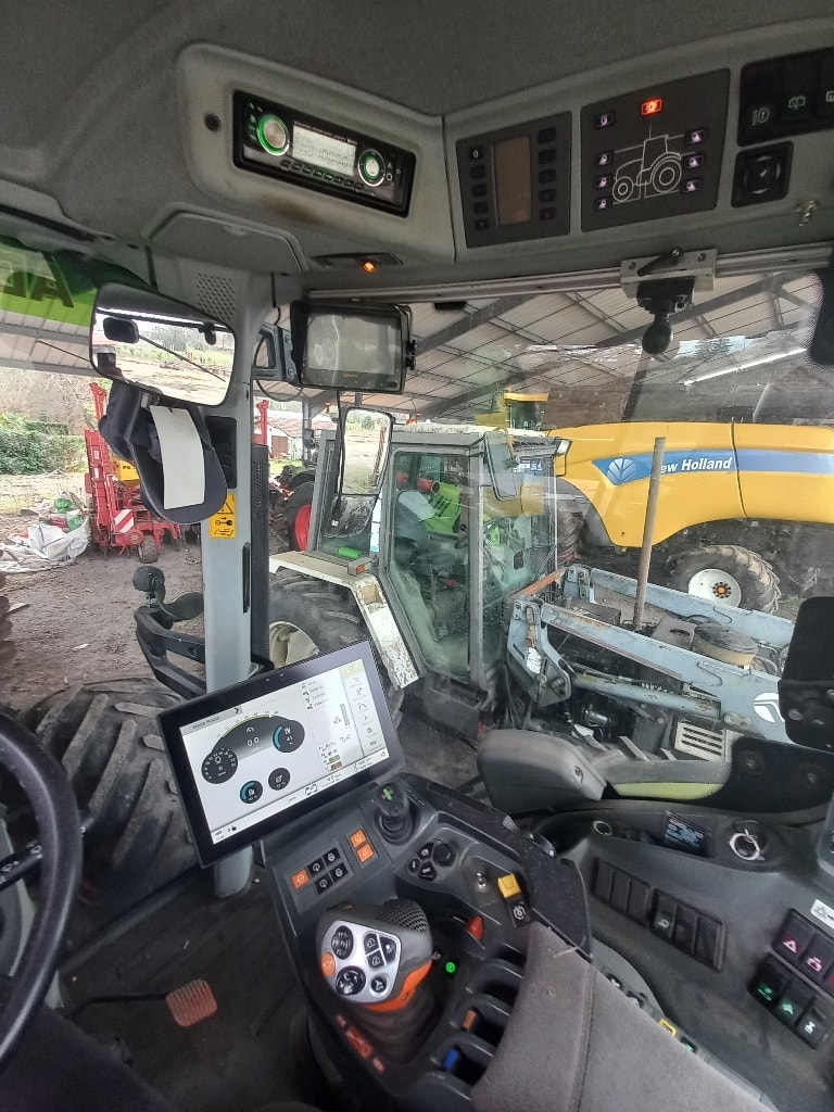 Tracteur CLAAS AXION 810 - photo slide 12