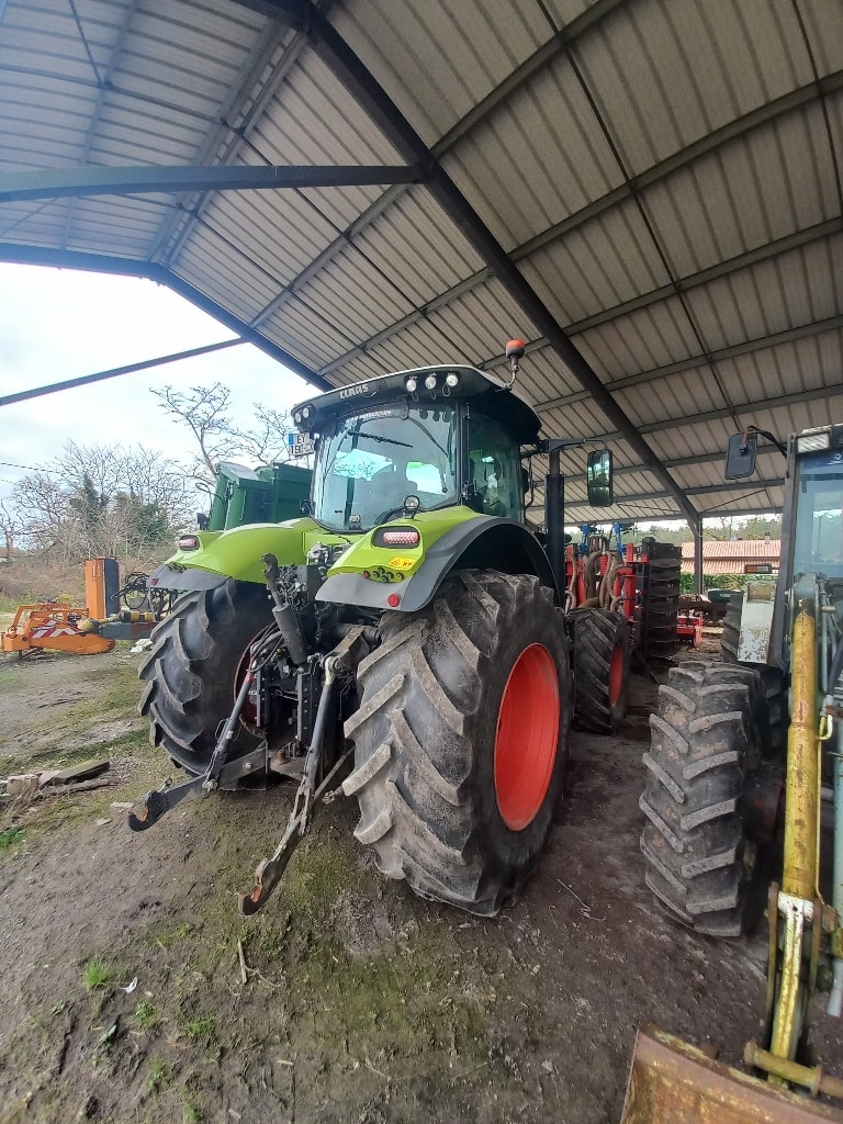 Tracteur CLAAS AXION 810 - photo slide 4