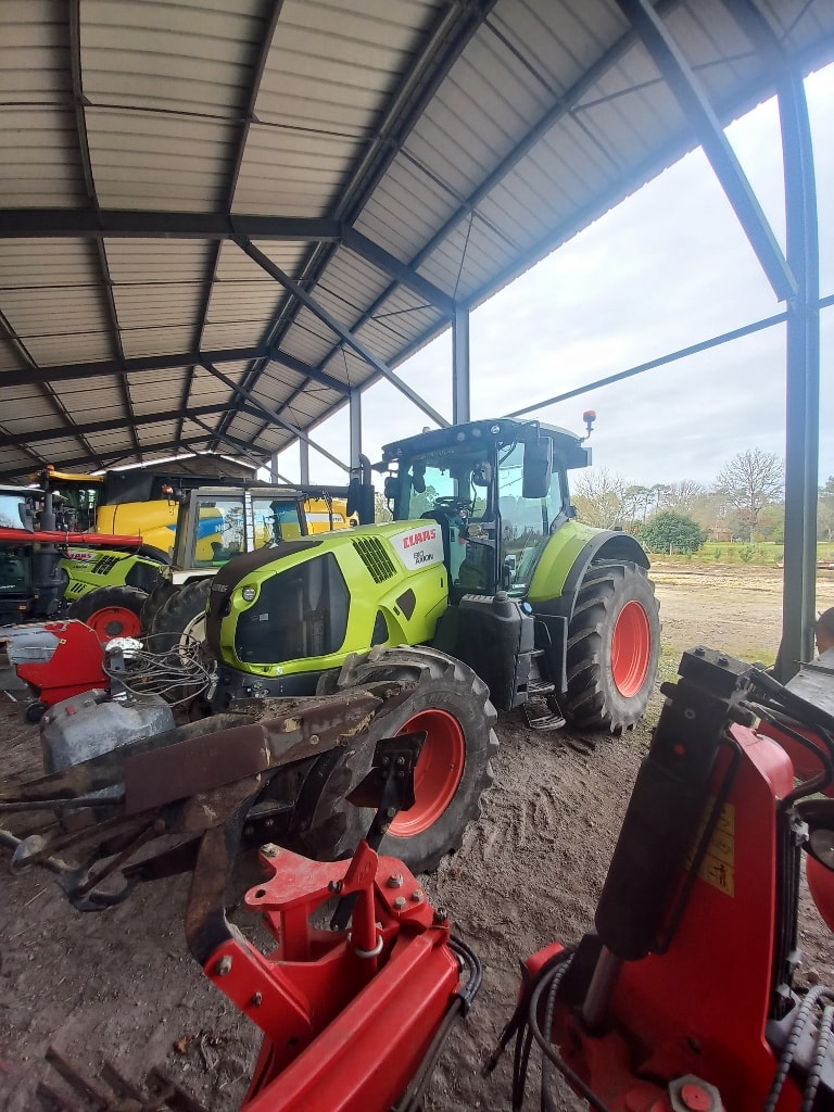 Tracteur CLAAS AXION 810 - photo slide 1