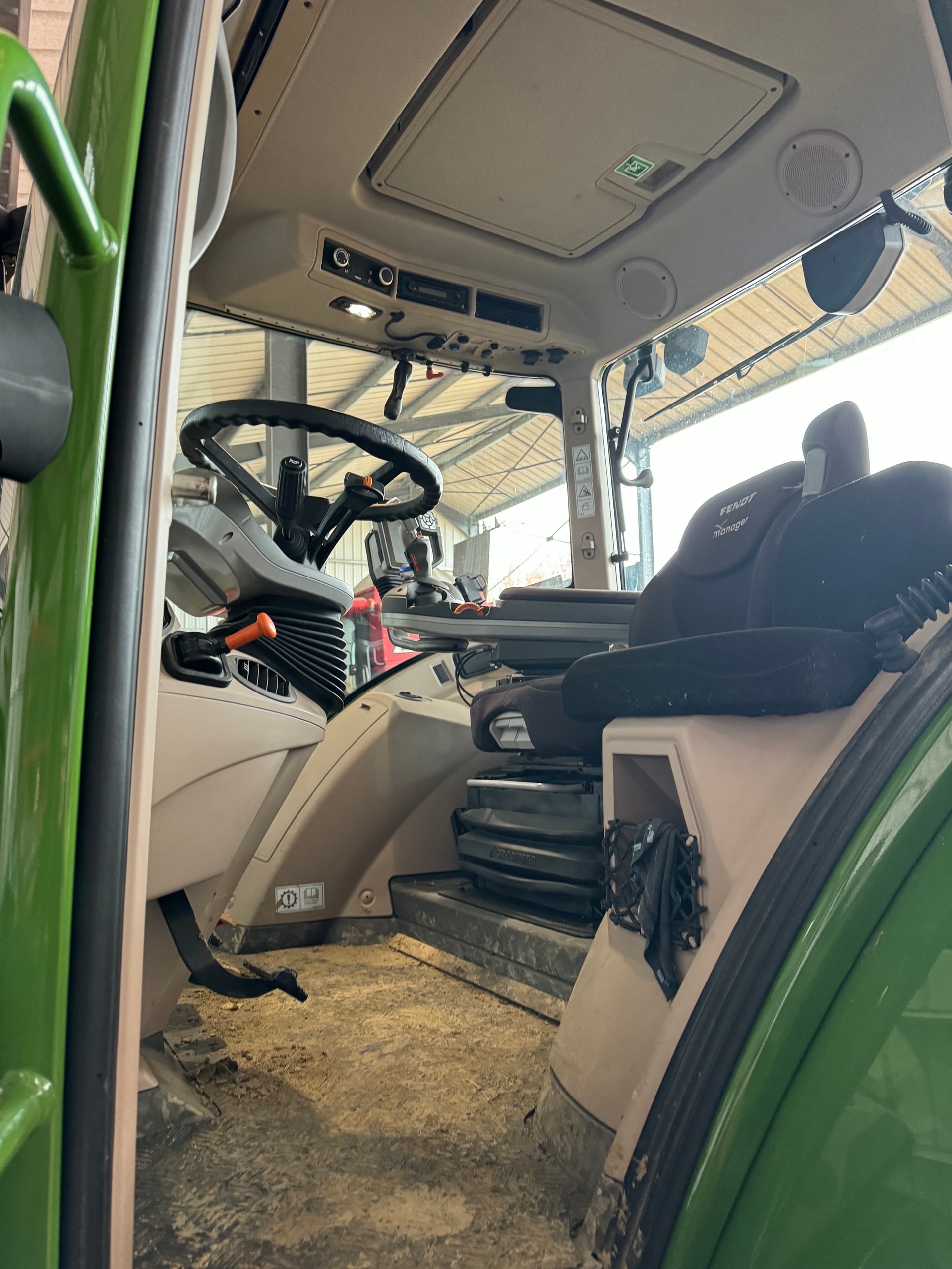 Tracteur FENDT 722 - photo slide 9