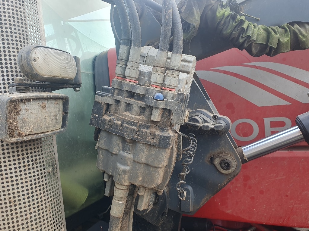 Tracteur MC CORMICK MTX 120 - photo slide 9